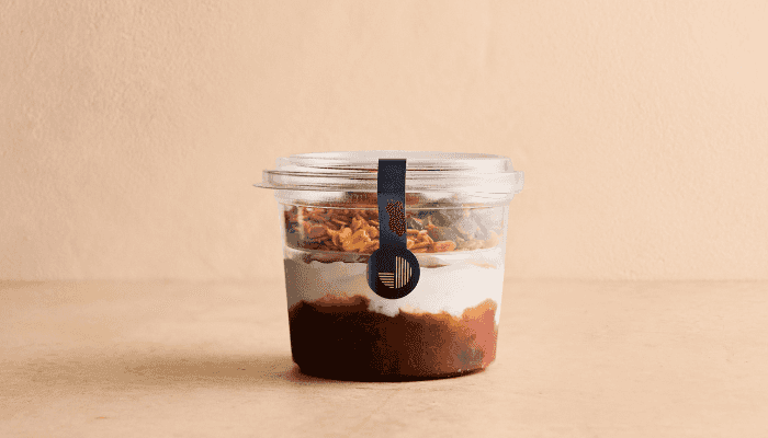 Skyr med kompot og granola